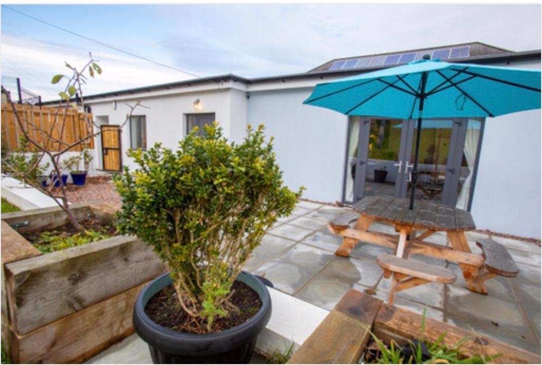Josies Place At Waters Edge Self Catering Apartment Glenarm Exterior photo